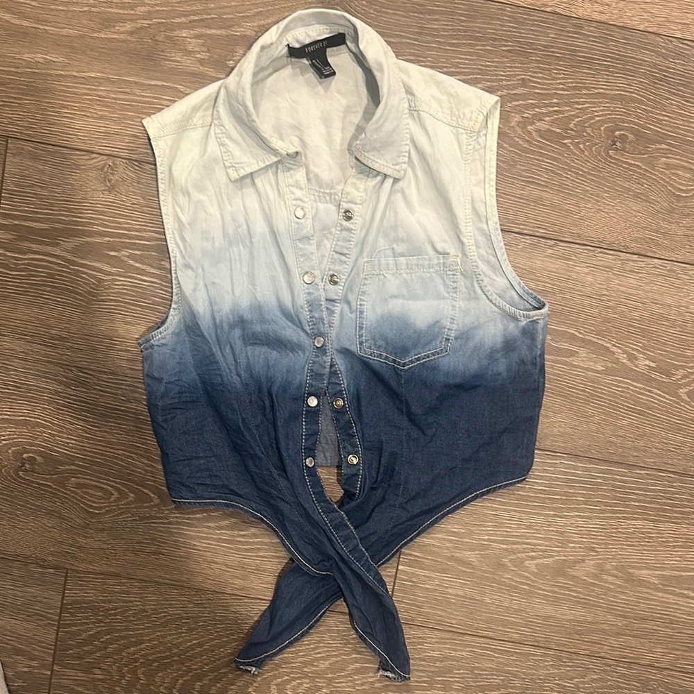 Forever 21 Blue Sleeveless Crop Button Down Shirt